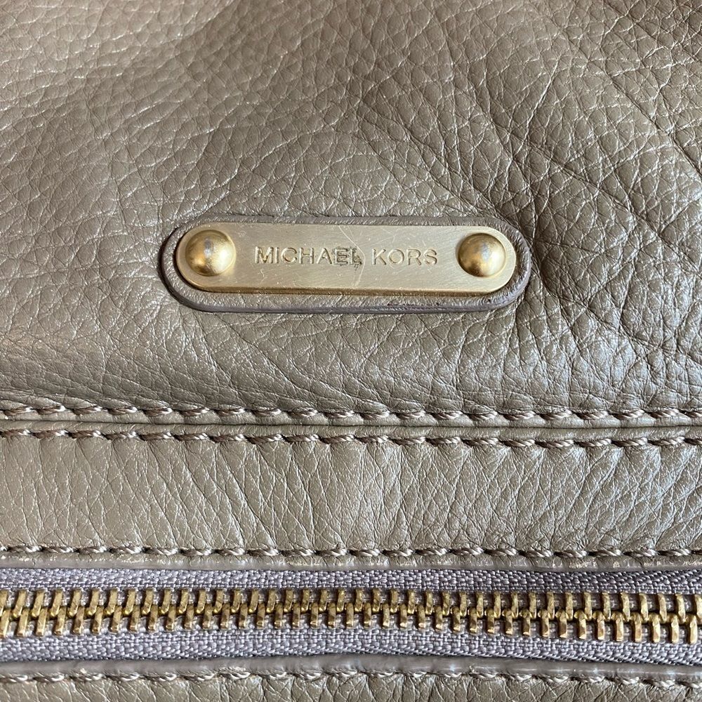 Michael Kors Austin Leather Large Shoulder Tote - Picture 4 of 15